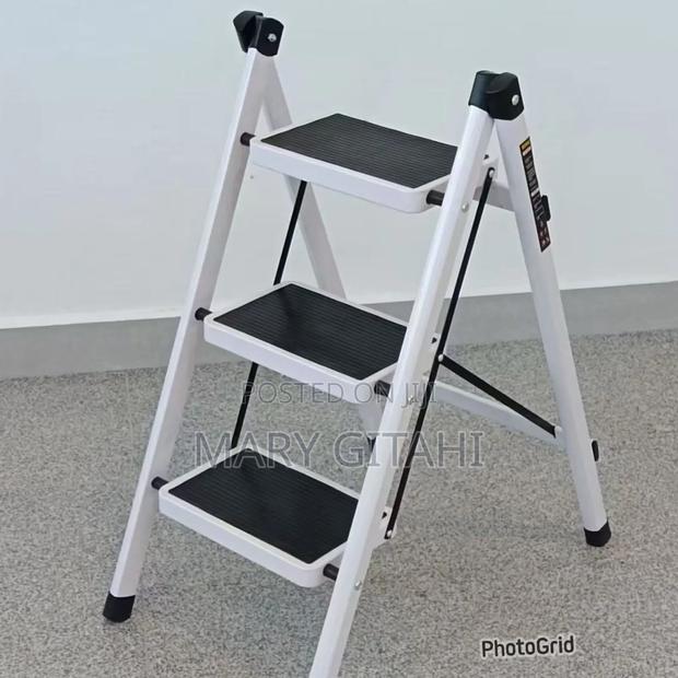 3layer Metallic Ladder Black White Colour