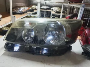 Toyota Rumion Headlight