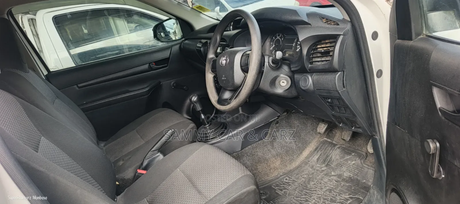 Toyota Hilux 2024 White
