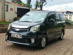 Toyota Noah 2.0 143hp FWD (8 Seater) 2012 Black