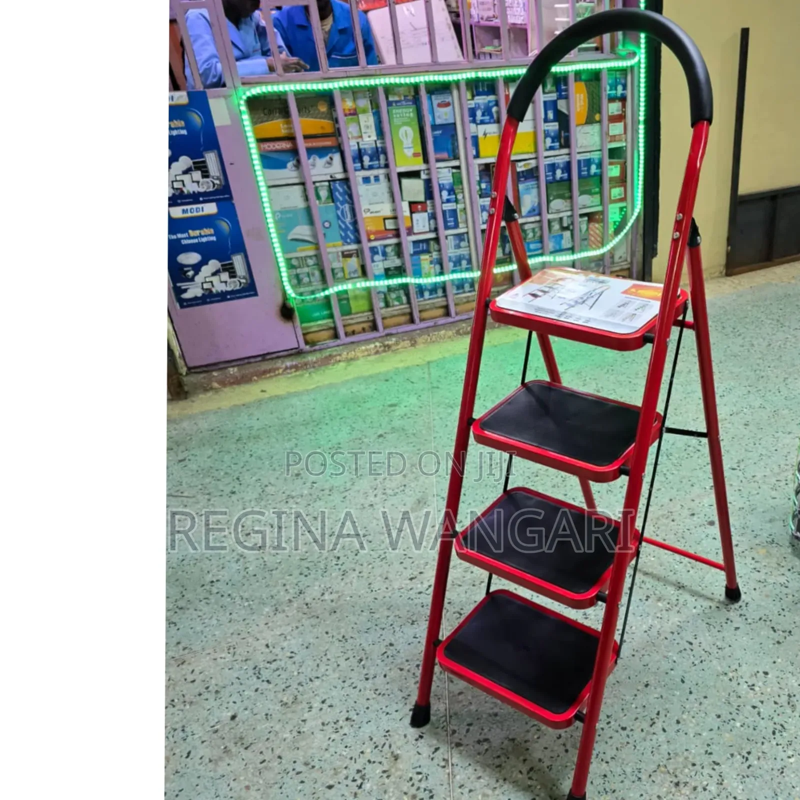 Heavy Duty Step Ladders
4 Tiers Available