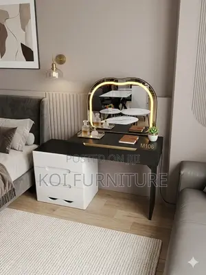 Vanity Set : Glamour-Ready Makeup Station