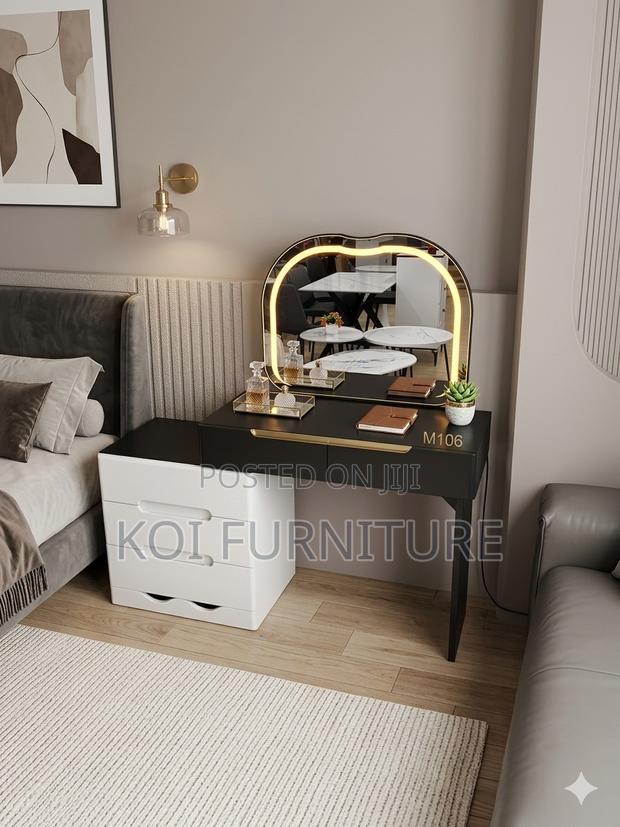 Vanity Set : Glamour-Ready Makeup Station - thumbnail 3