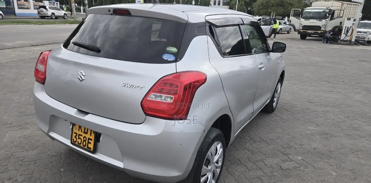 Suzuki Swift 2017 Silver
