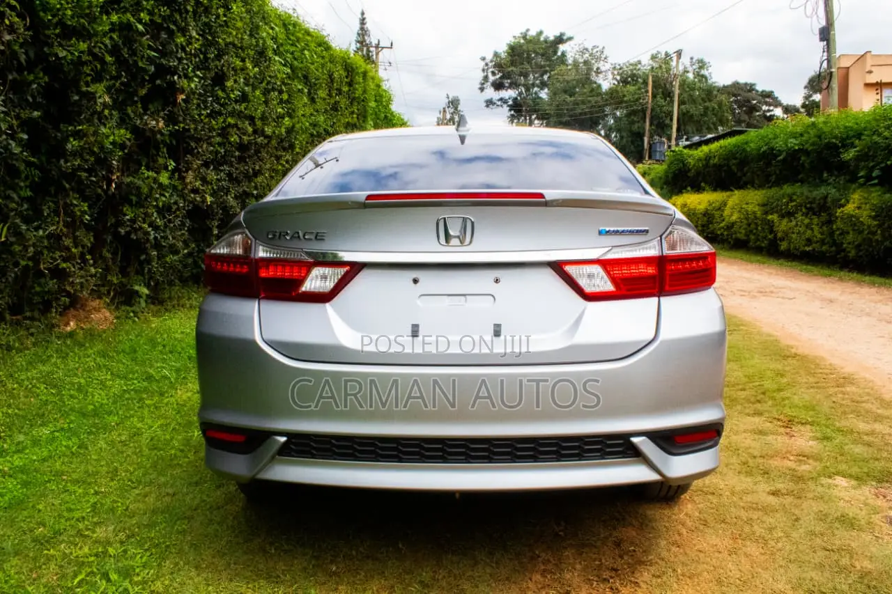 Honda Grace 2018 Silver