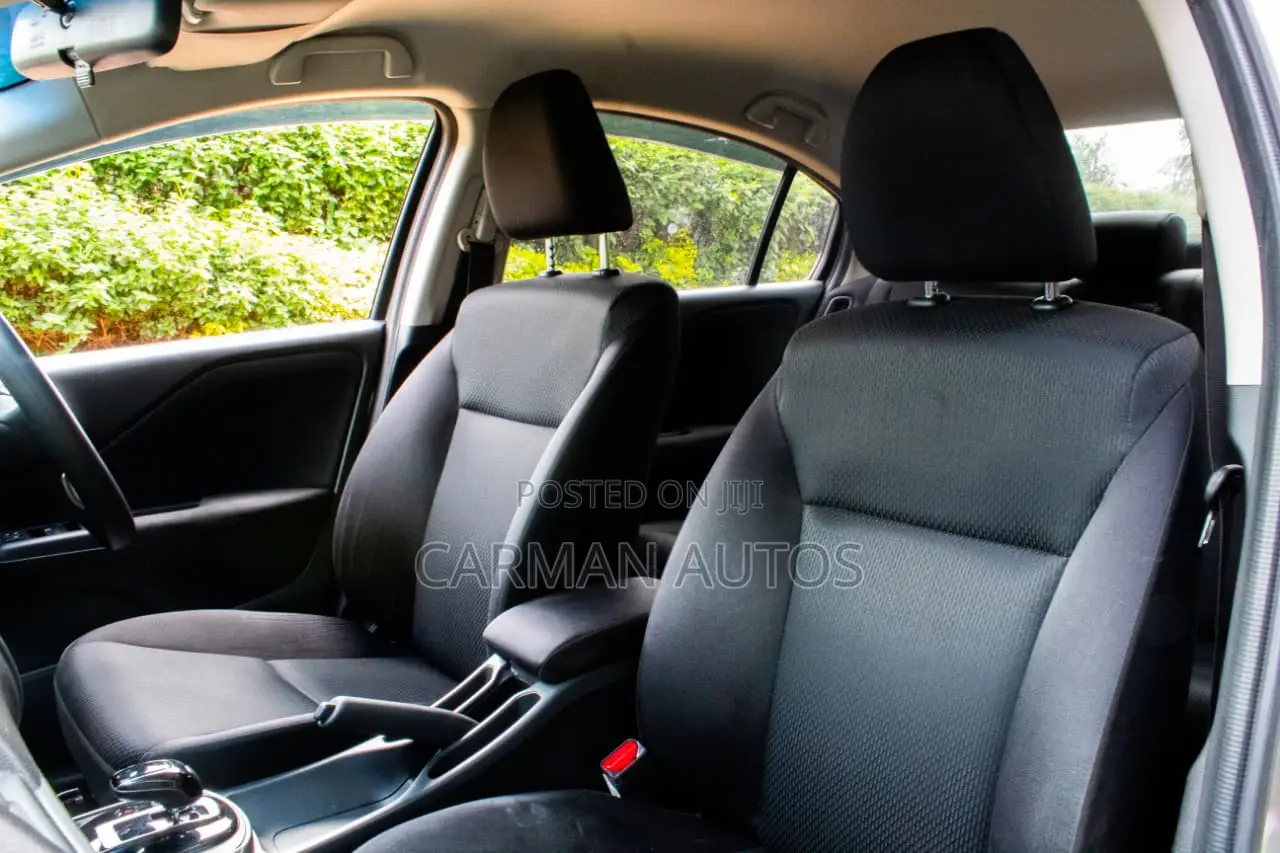 Honda Grace 2018 Silver