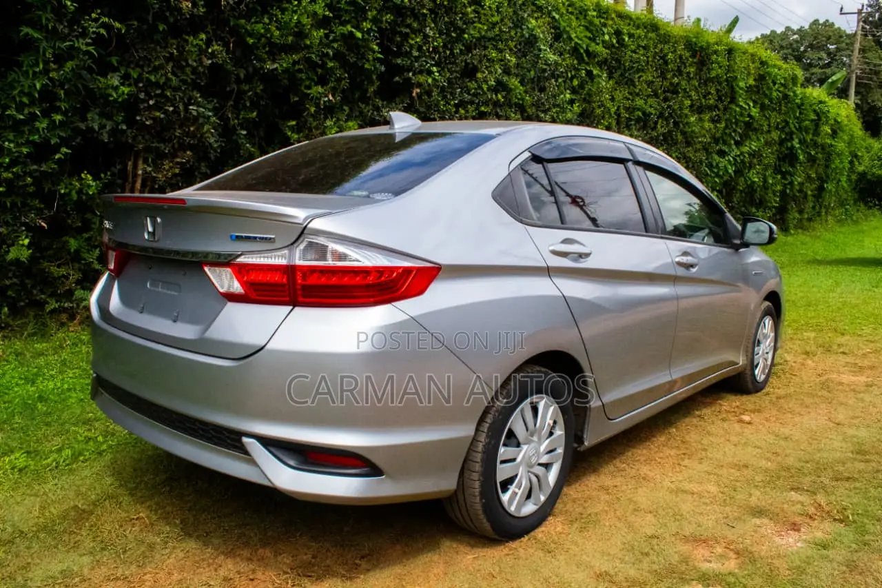 Honda Grace 2018 Silver