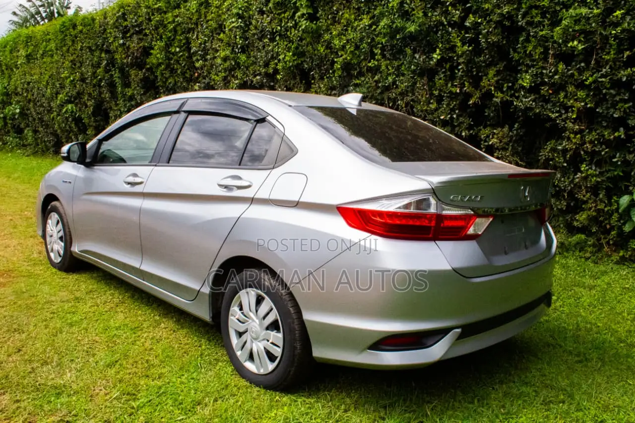 Honda Grace 2018 Silver