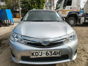 Toyota Corolla Fielder 2017 Silver