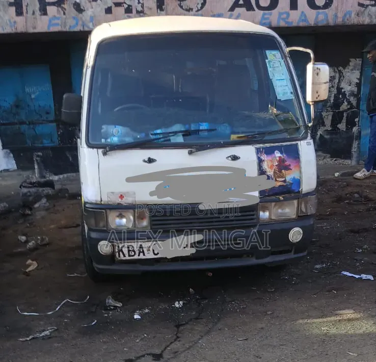 Nissan Caravan (Urvan) 1999 White