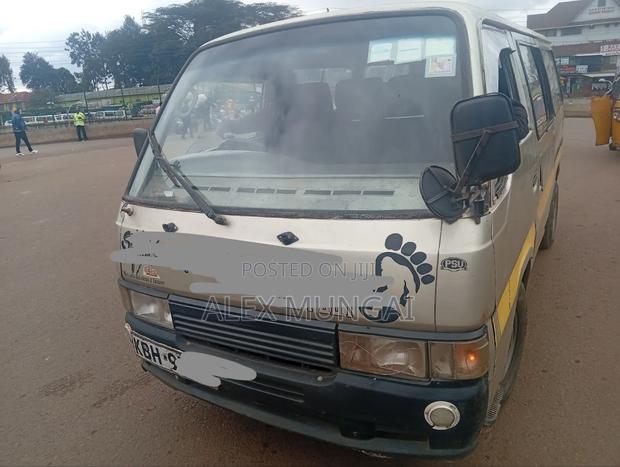 Nissan Caravan (Urvan) 1998 Silver - thumbnail 2