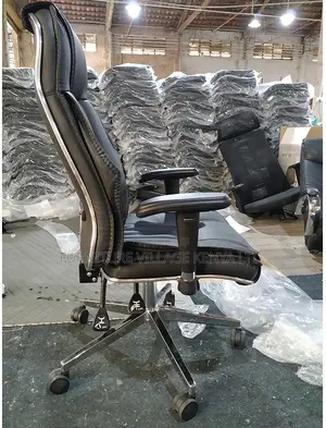 Leather Swivel Executive Office Chair.