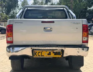 Toyota Hilux 2010 Silver