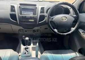 Toyota Hilux 2010 Silver