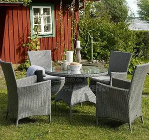 Outdoor Set: 4 Seater Wicker Dining Set With Round Glass Table