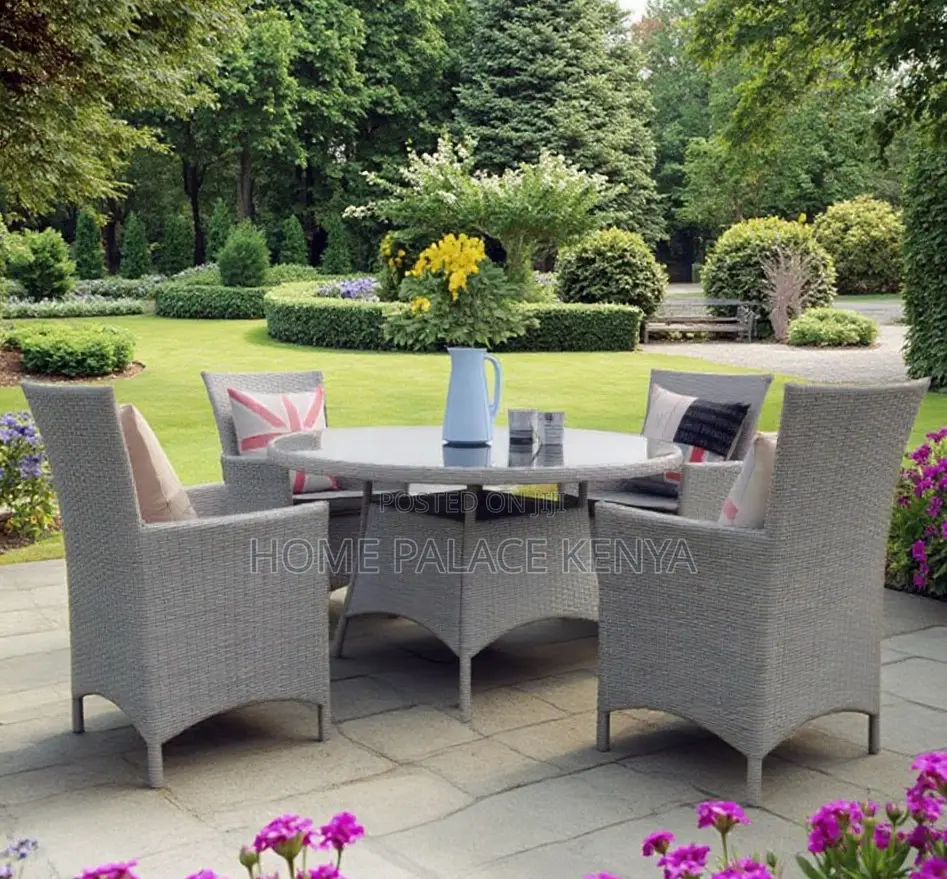 Outdoor Set: 4 Seater Wicker Dining Set With Round Glass Table
