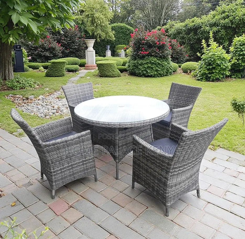 Outdoor Set: 4 Seater Wicker Dining Set With Round Glass Table