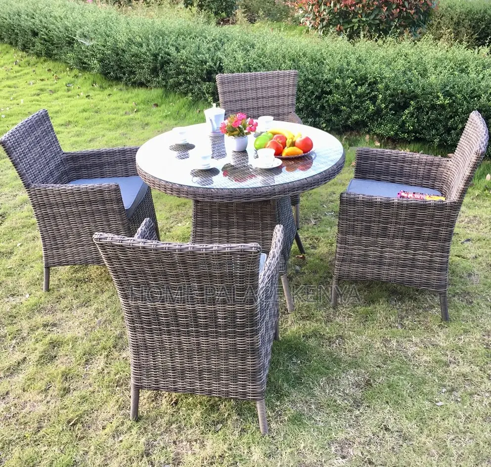 Outdoor Set: 4 Seater Wicker Dining Set With Round Glass Table