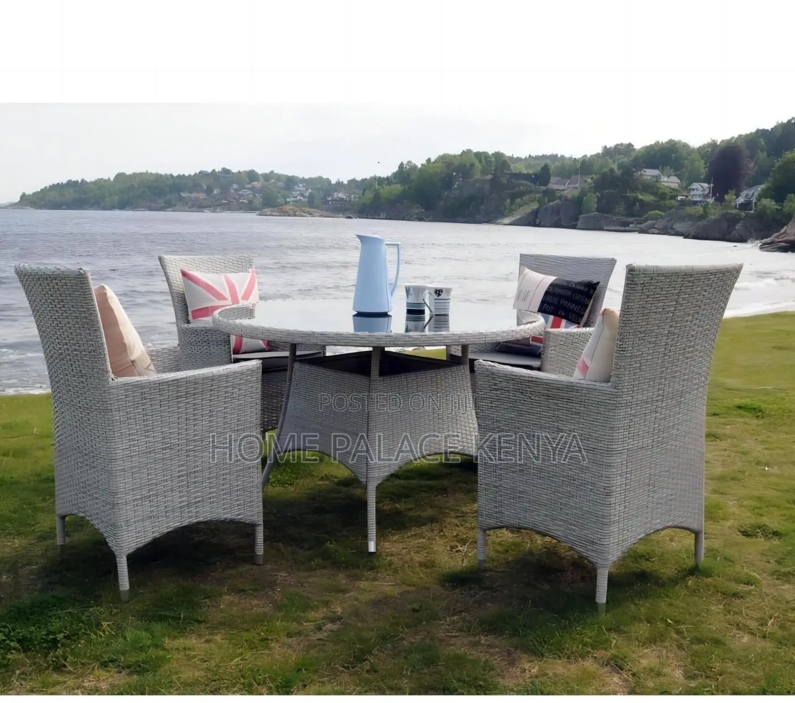 Outdoor Set: 4 Seater Wicker Dining Set With Round Glass Table