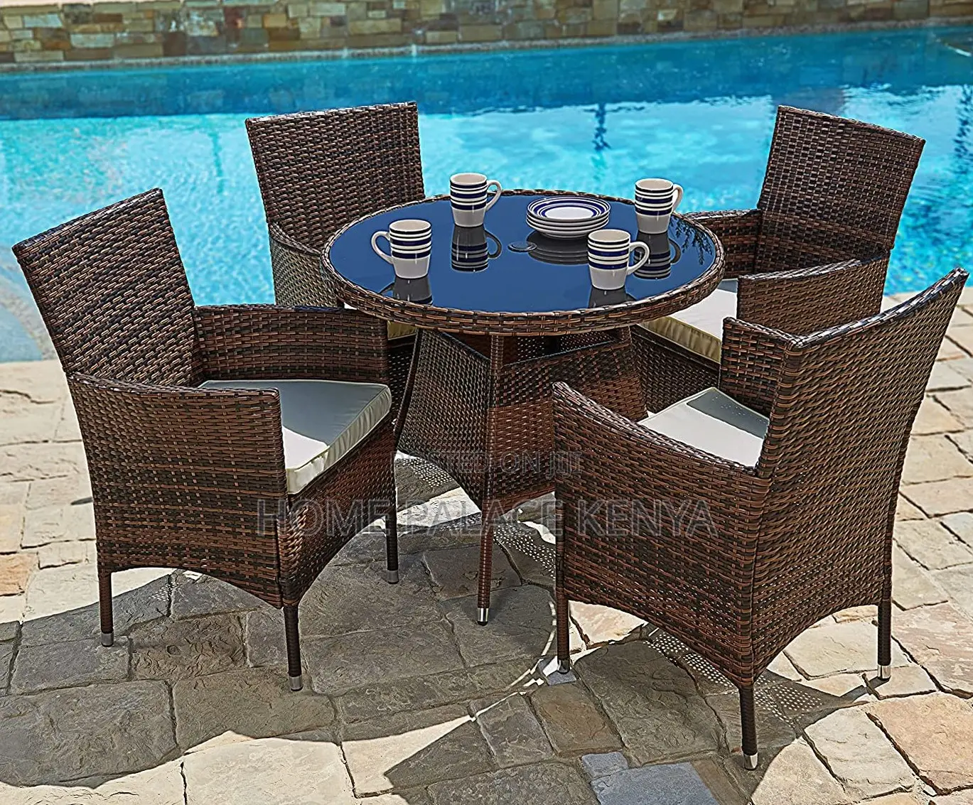 Outdoor Set: 4 Seater Wicker Dining Set With Round Glass Table