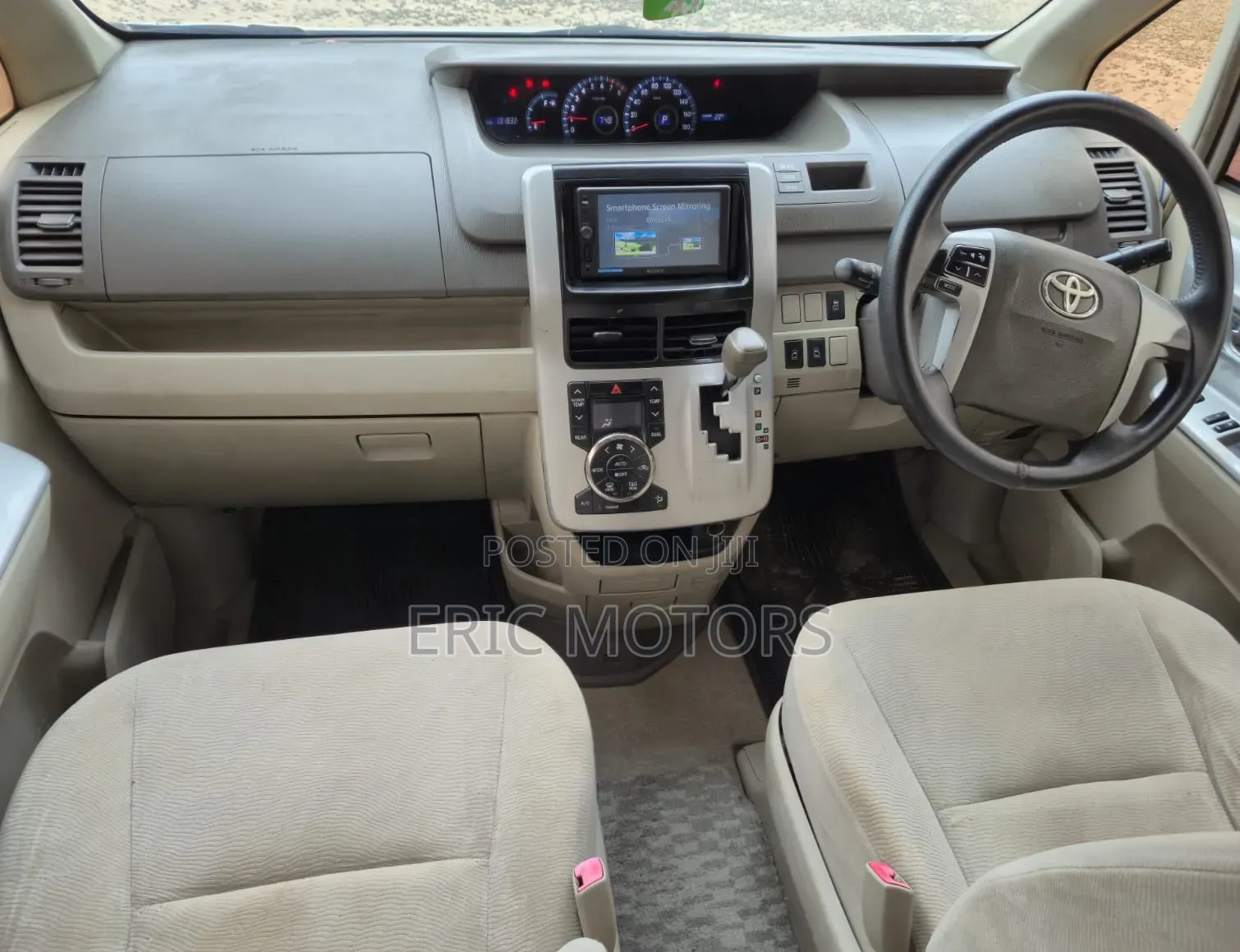 Toyota Noah 2011 White