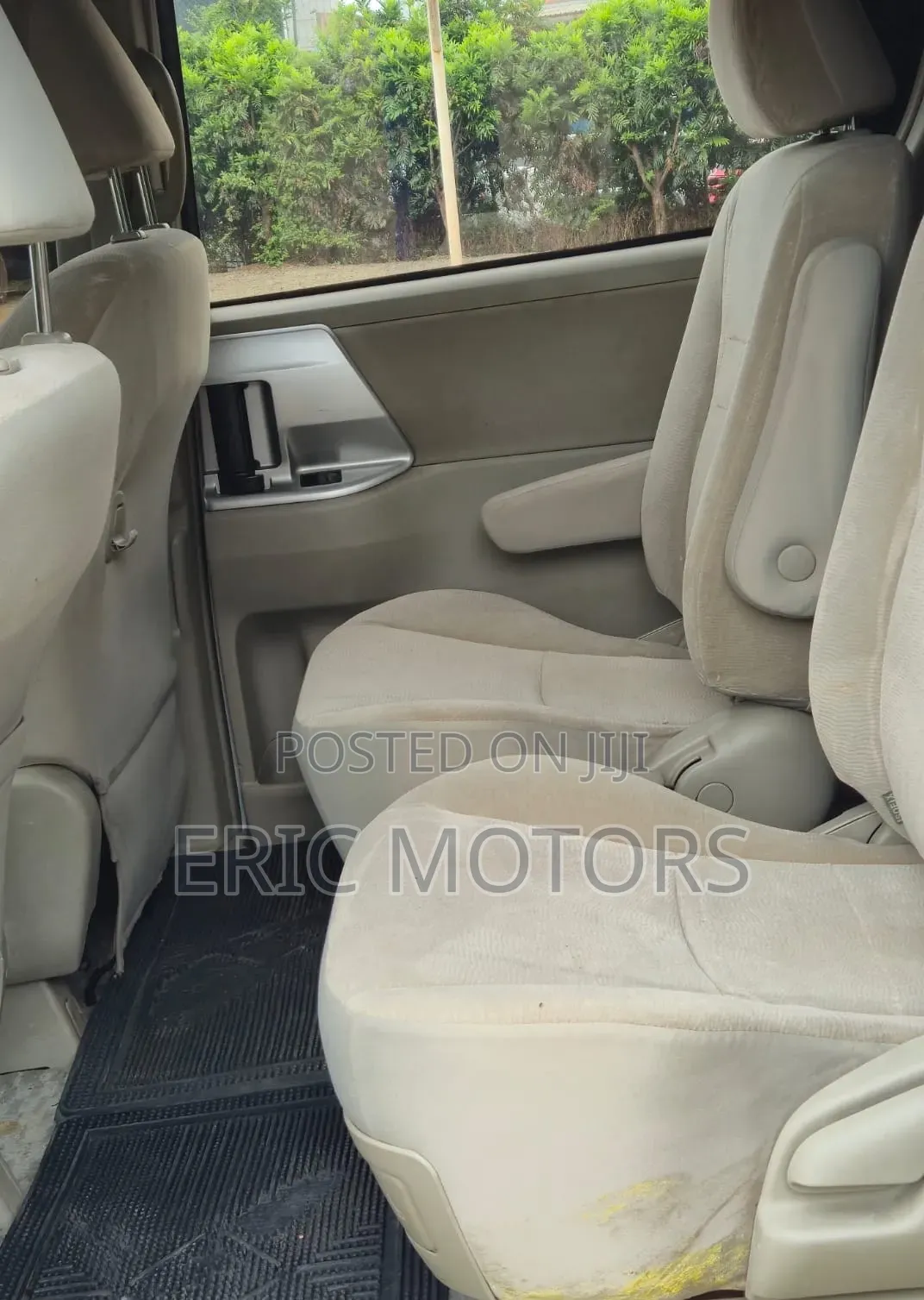Toyota Noah 2011 White
