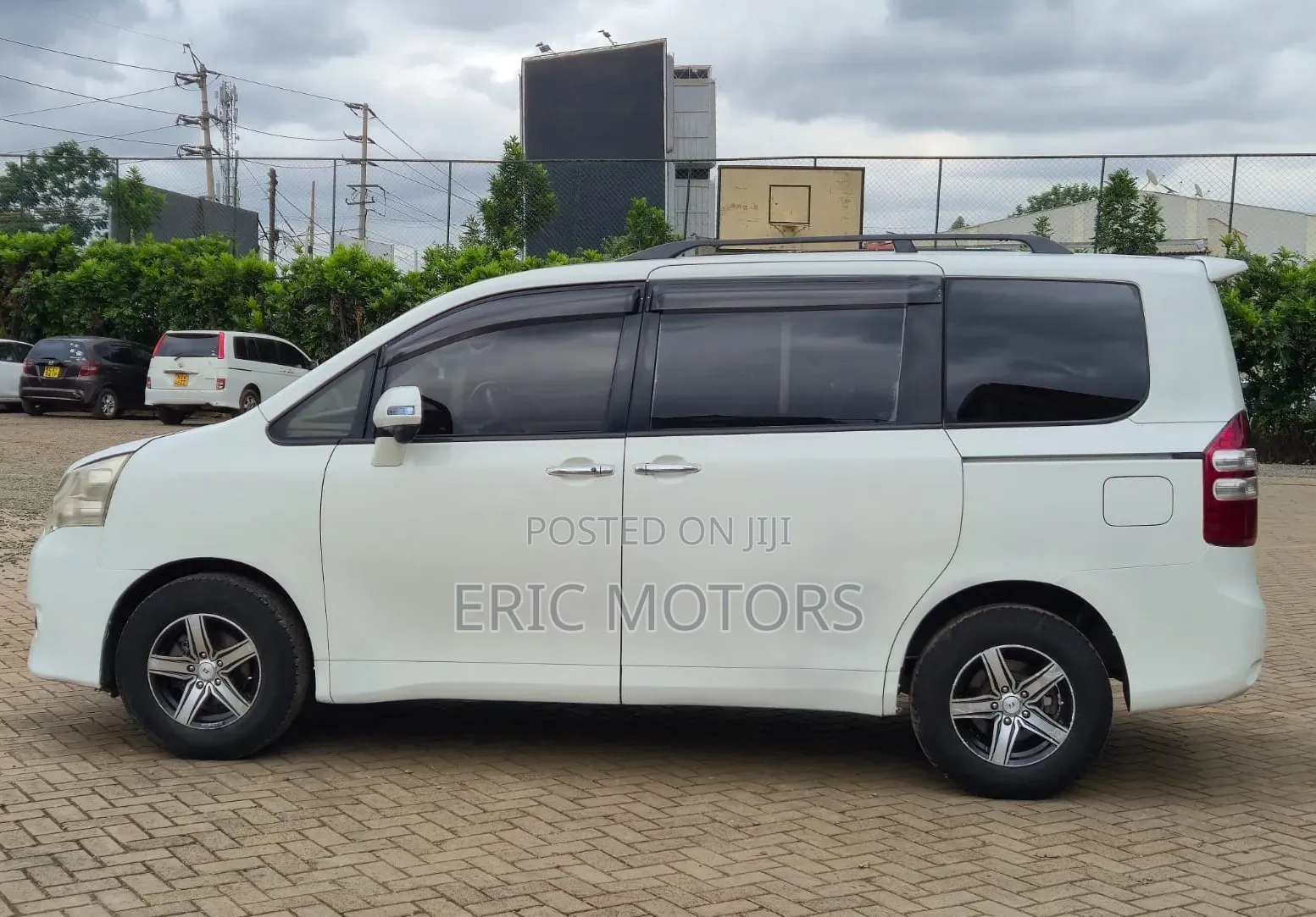 Toyota Noah 2011 White