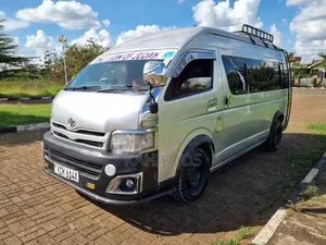 Toyota HiAce 2011 Silver