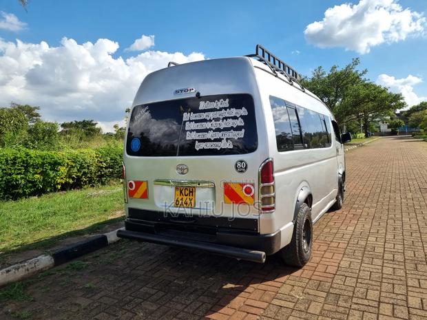 Toyota HiAce 2011 Silver - thumbnail 9