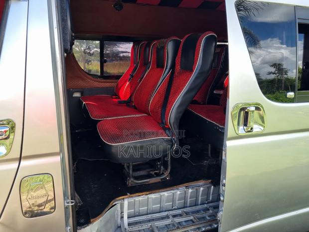 Toyota HiAce 2011 Silver - thumbnail 11