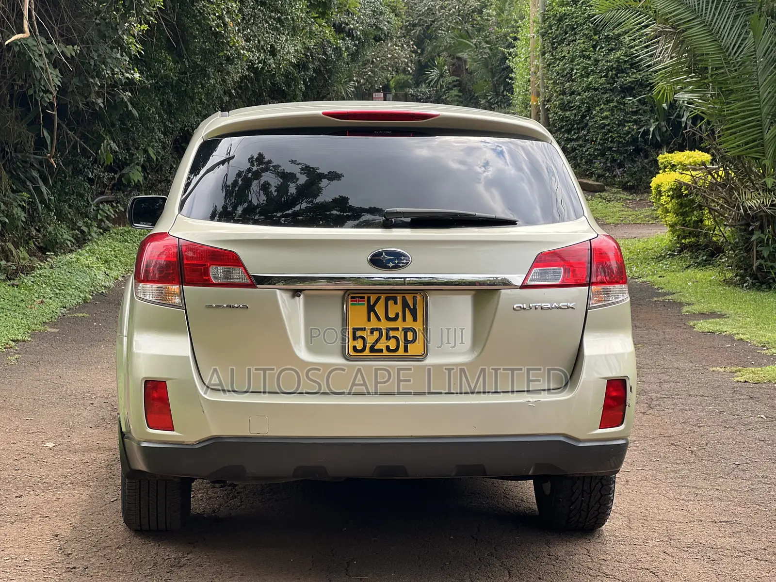 Subaru Outback 2010 Gold
