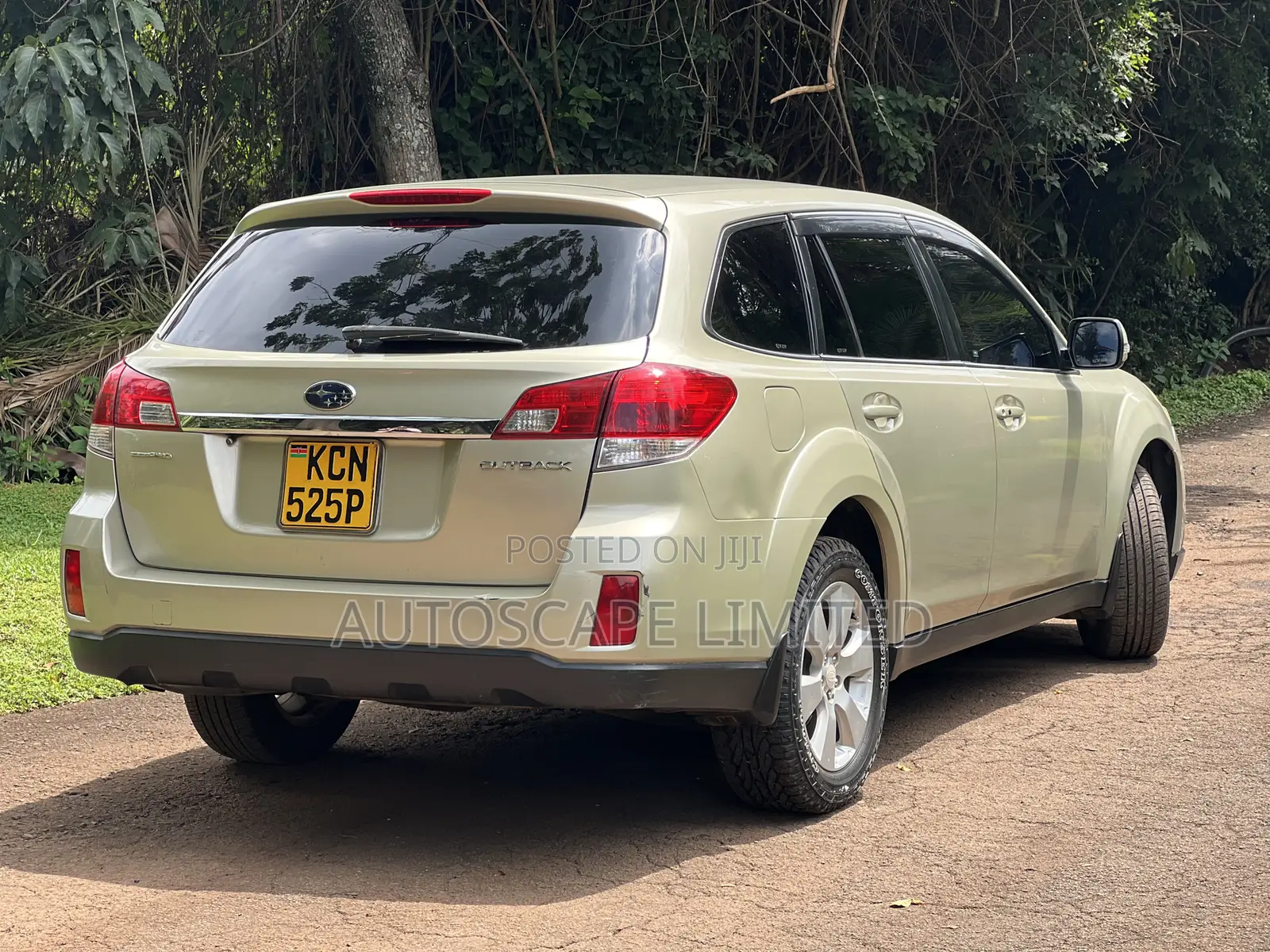 Subaru Outback 2010 Gold