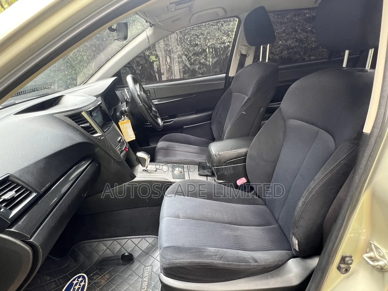 Subaru Outback 2010 Gold
