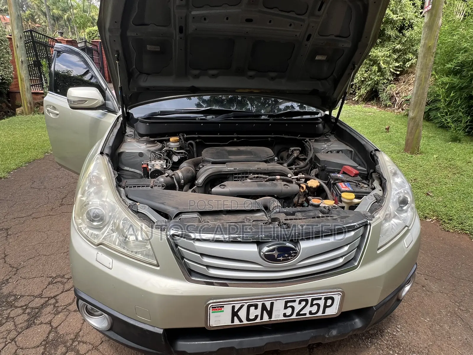 Subaru Outback 2010 Gold