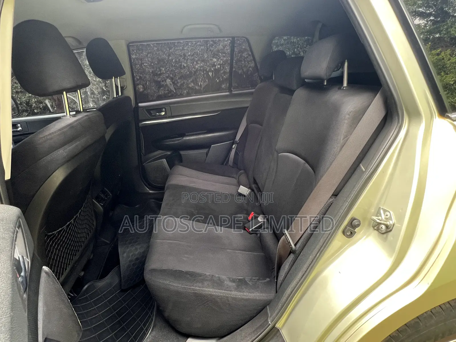 Subaru Outback 2010 Gold