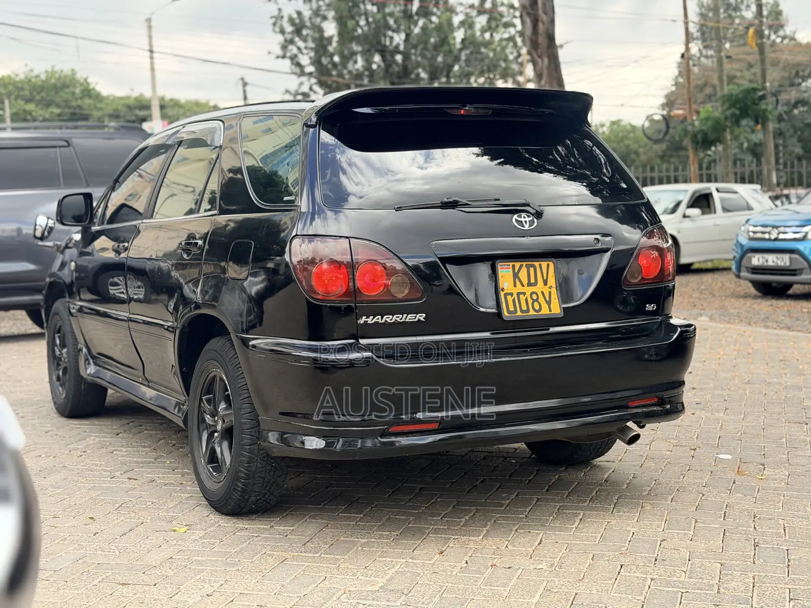 Toyota Harrier 2000 Black