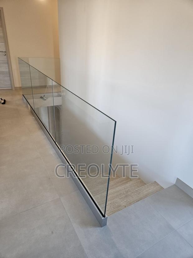 Modern Minimalist Glass Balustrade Staircase