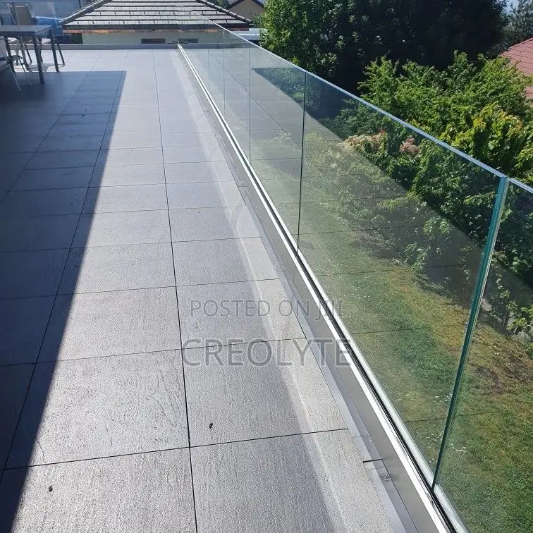 Modern Minimalist Glass Balustrade Staircase
