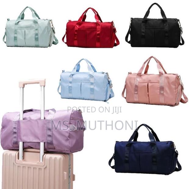 Gym Duffle Bag Ft Shoe Compartment and a Specialized Pocket for Wet - thumbnail 2