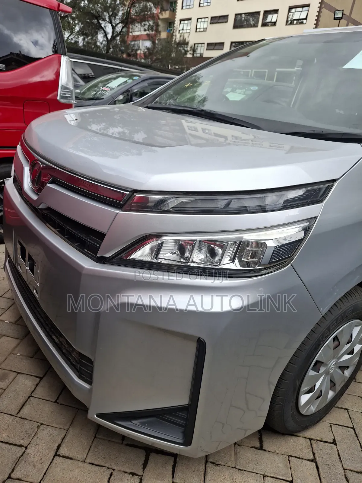 Toyota Voxy 2018 Silver