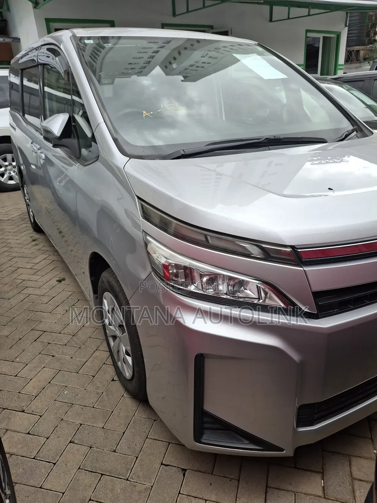 Toyota Voxy 2018 Silver