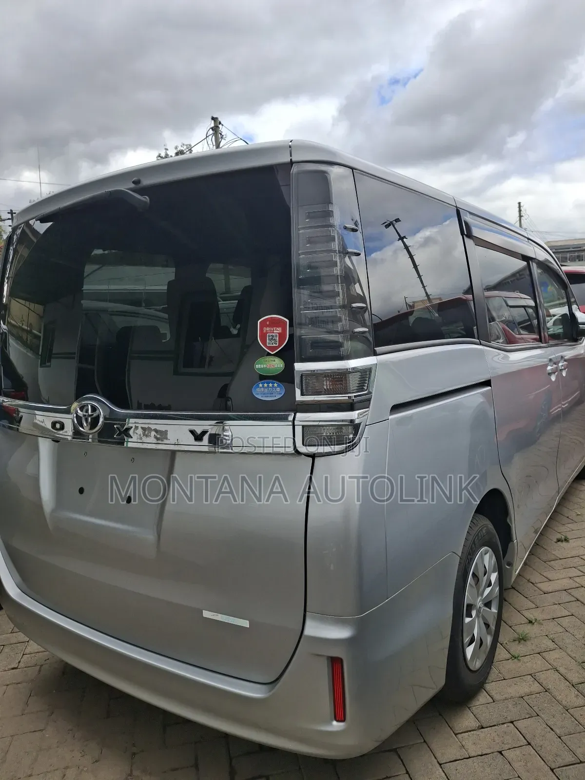 Toyota Voxy 2018 Silver