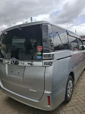 Toyota Voxy 2018 Silver