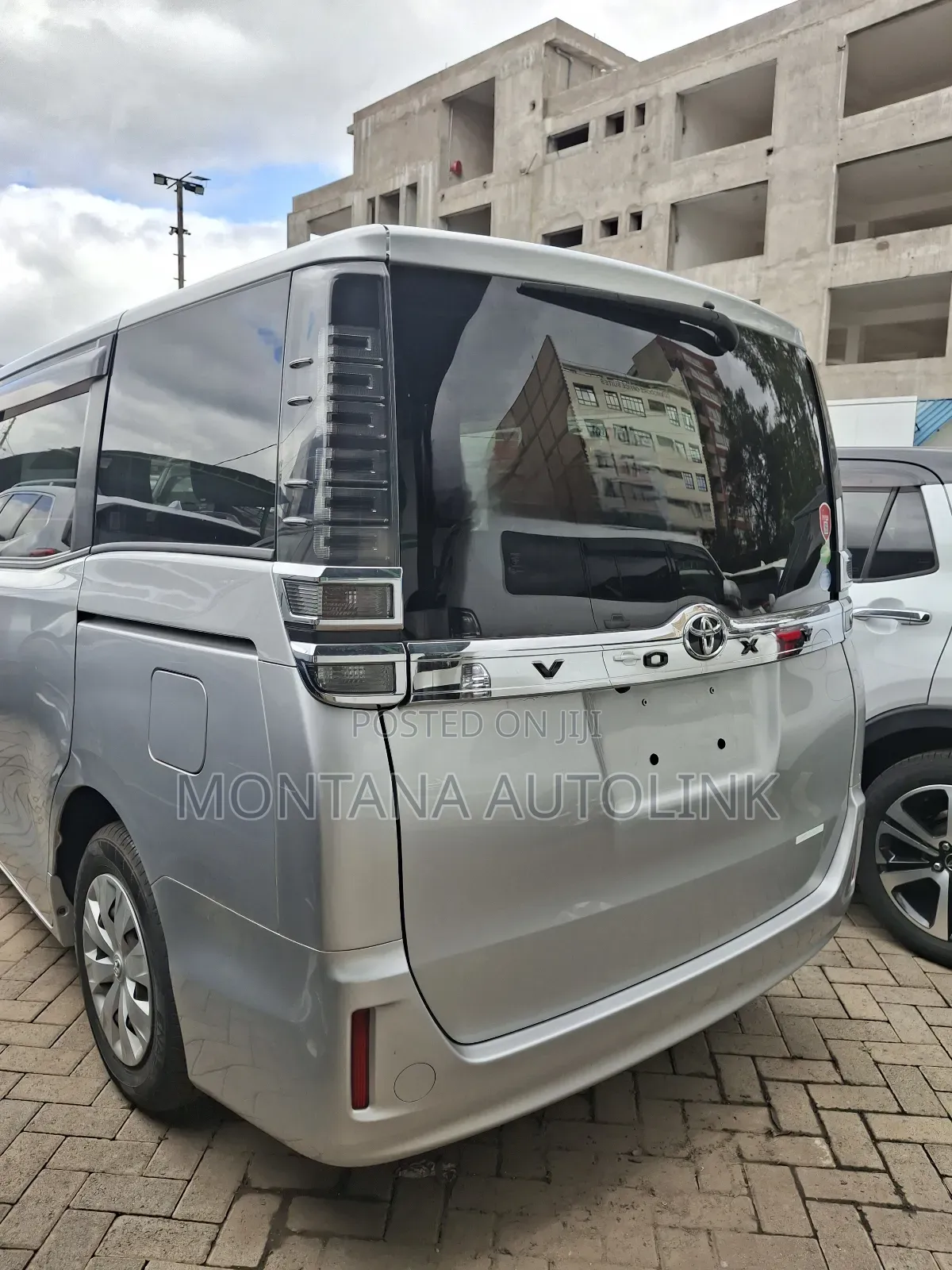 Toyota Voxy 2018 Silver