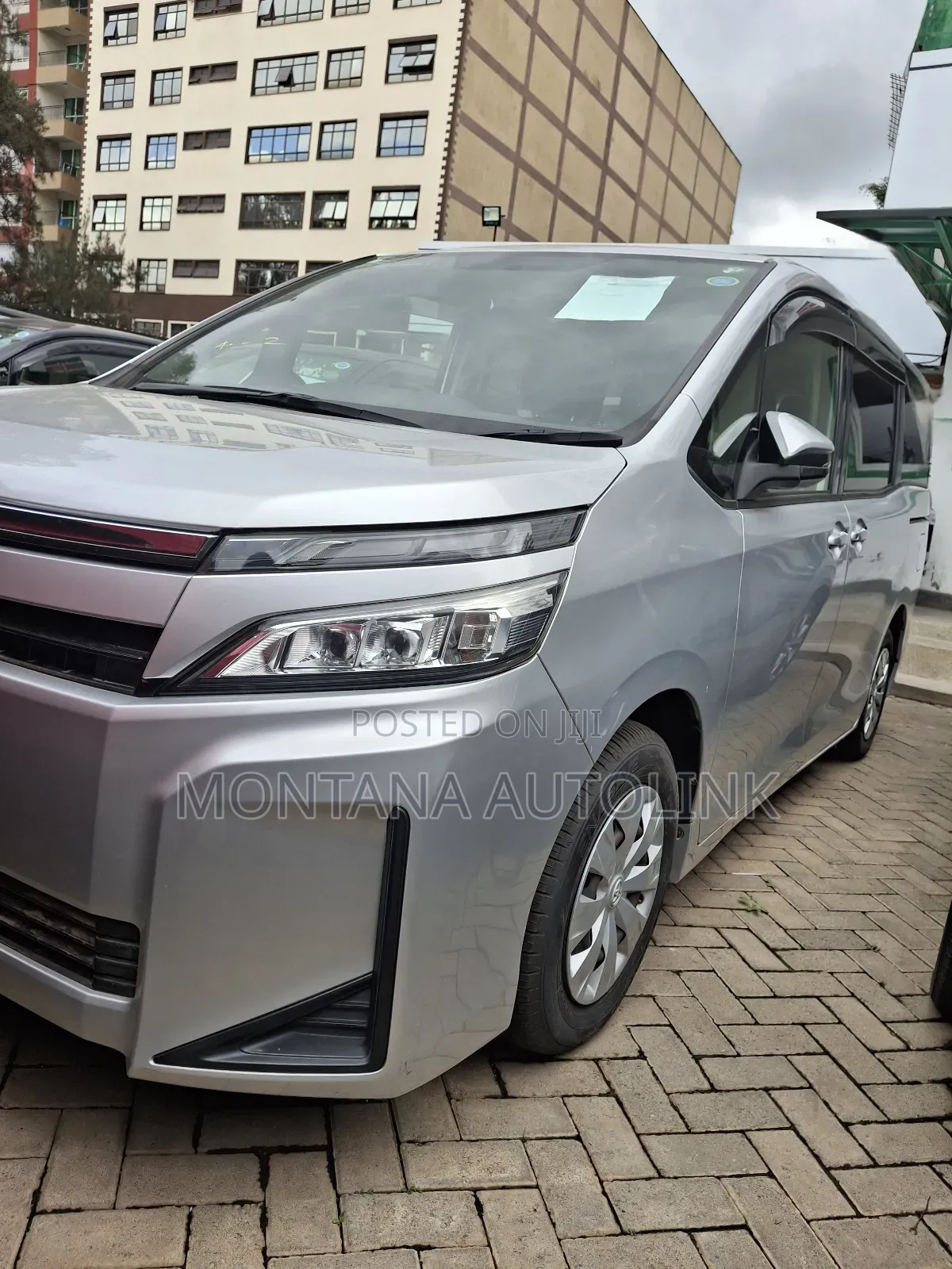 Toyota Voxy 2018 Silver