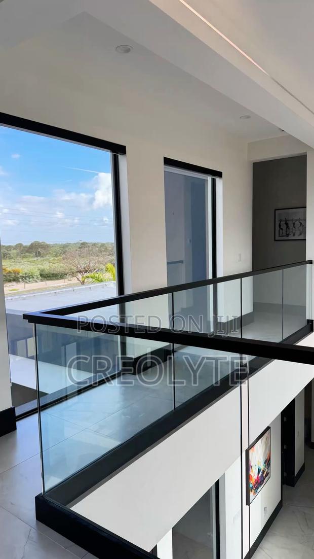 Frameless Glass Balustrade Modern Staircase Railing System