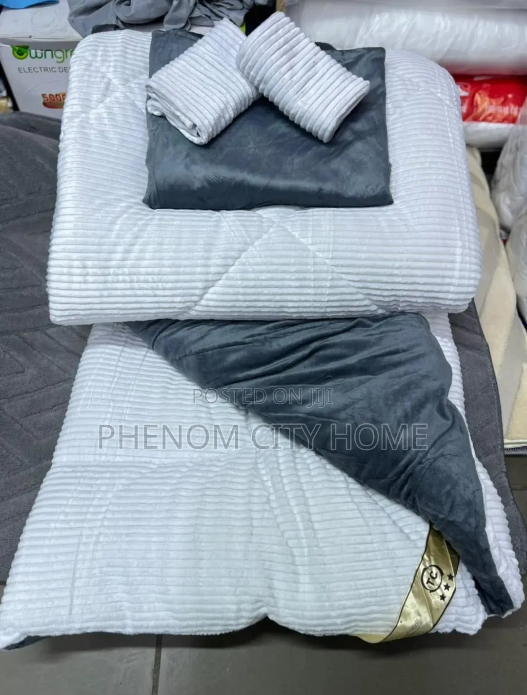 Pink and White Tc Velvet Duvet Set