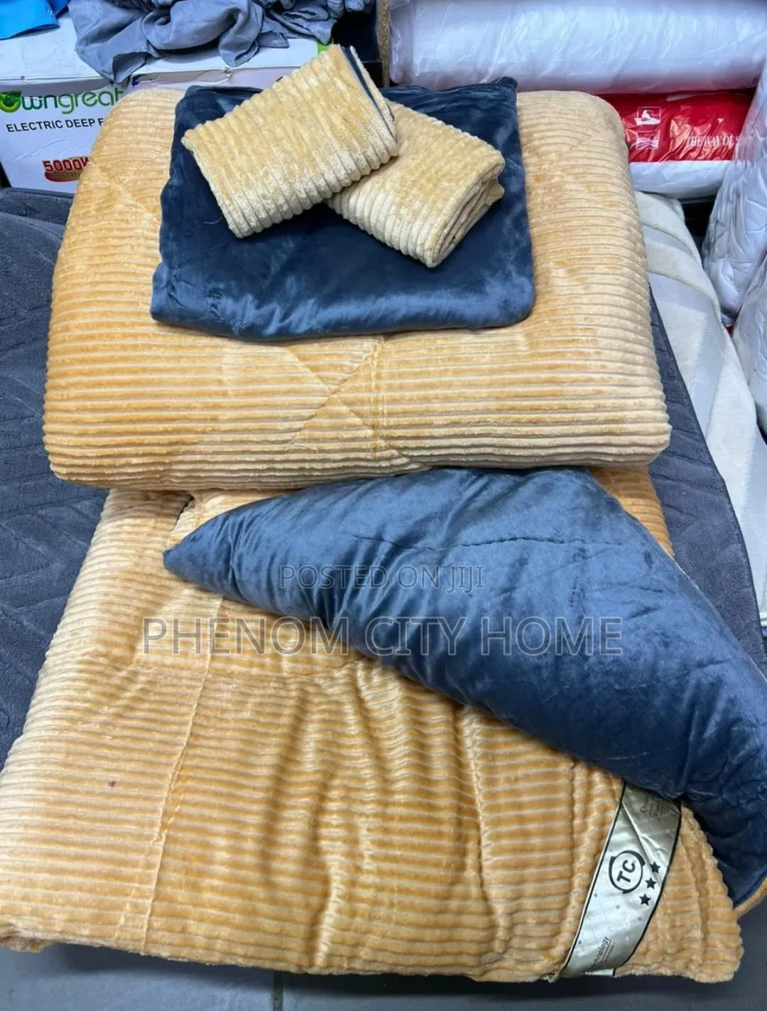 Beige and Green Tc Velvet Duvet Set