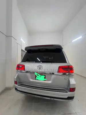 Toyota Land Cruiser 2015 Silver