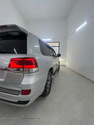 Toyota Land Cruiser 2015 Silver